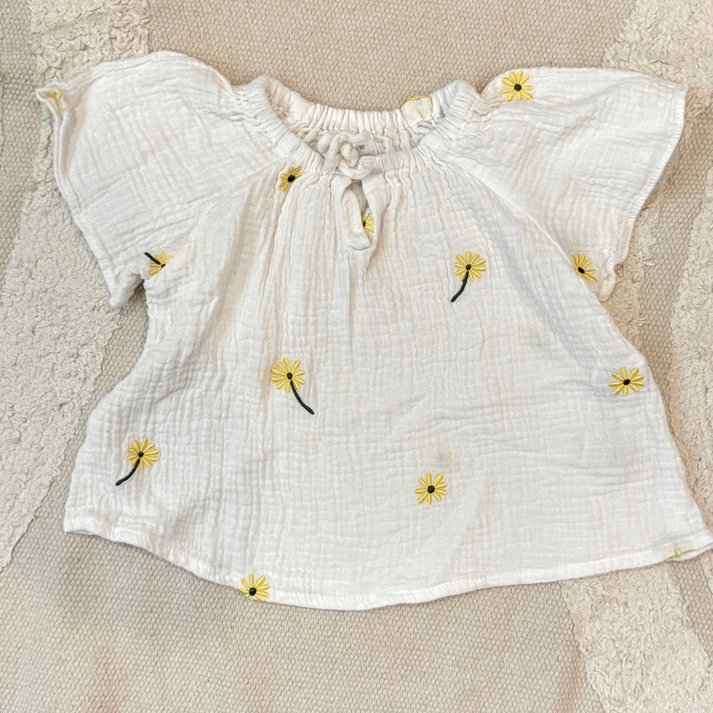 EUC Zara Baby Embroidered Daisy Gauze Blouse Size 18-24 Months - Picture 2 of 2
